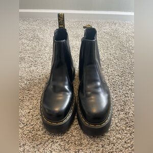 Women’s Chelsea platform Dr. Martens